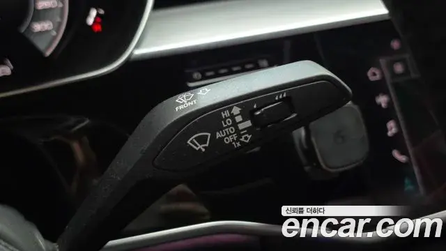 Audi A8 2021 — ფოტო 36/37