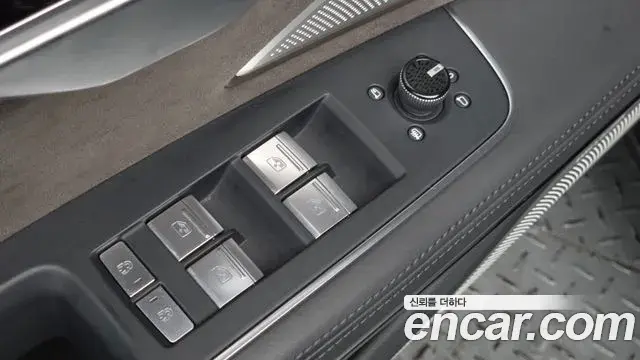 Audi A8 2021 — ფოტო 25/37