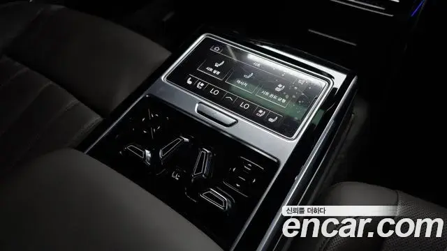 Audi A8 2021 — ფოტო 26/37