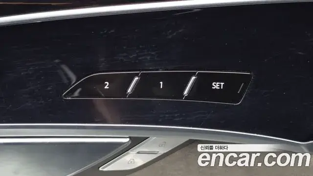 Audi A8 2021 — ფოტო 37/37