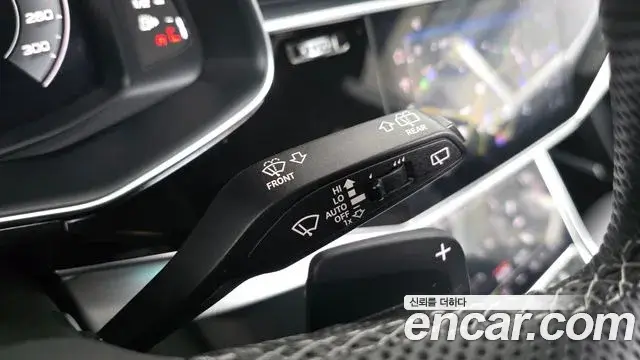 Audi Q8 2023 — ფოტო 8/31