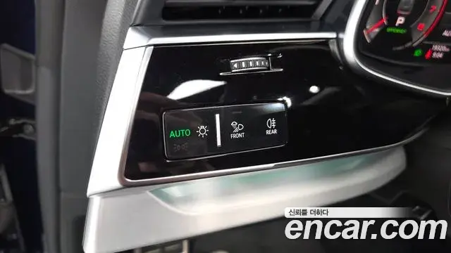 Audi Q8 2023 — ფოტო 21/31
