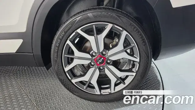 Kia Seltos 2022 — ფოტო 16/33