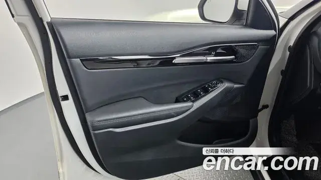 Kia Seltos 2022 — ფოტო 4/33