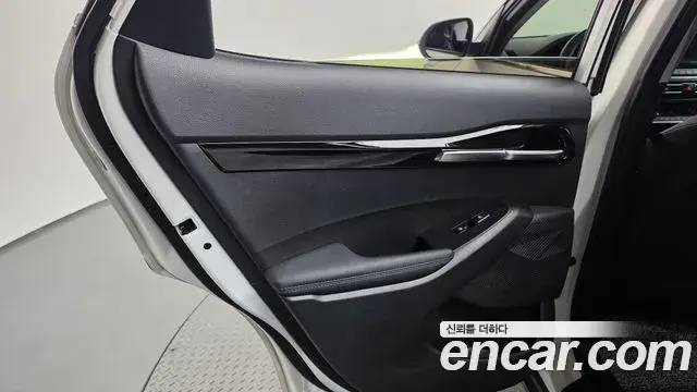 Kia Seltos 2022 — ფოტო 11/33