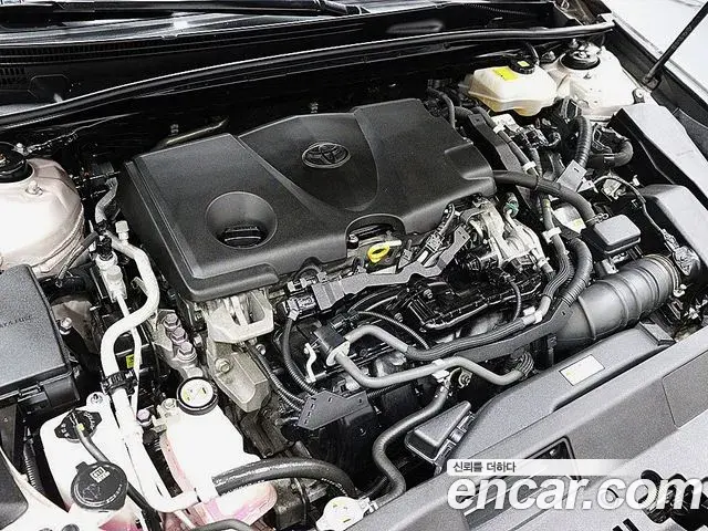Toyota Camry 2018 — ფოტო 19/20