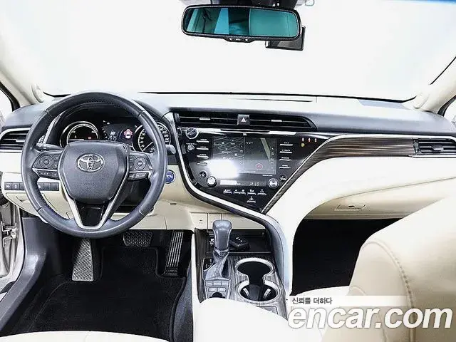 Toyota Camry 2018 — ფოტო 6/20
