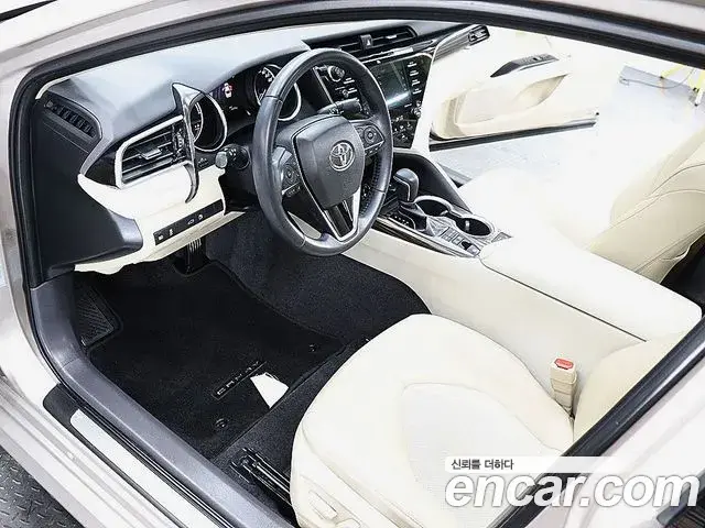 Toyota Camry 2018 — ფოტო 4/20