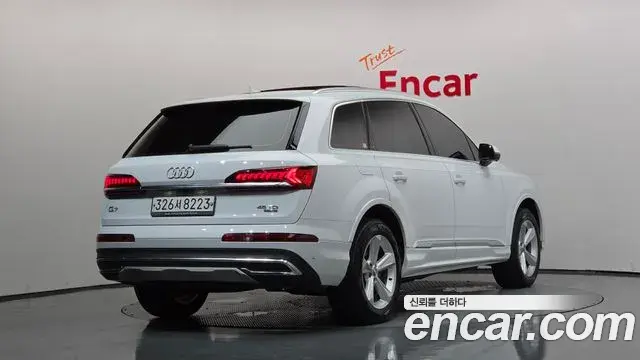 Audi Q7 2020 — Фото 2/20