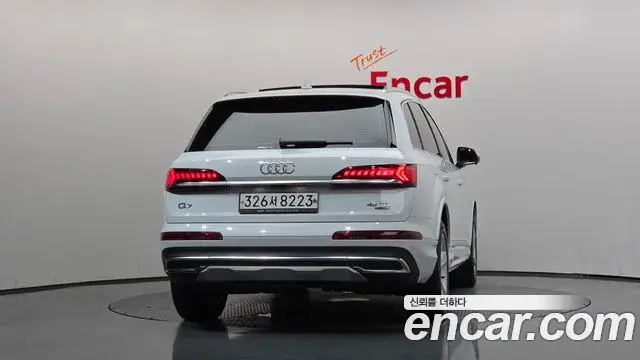 Audi Q7 2020 — Фото 4/20