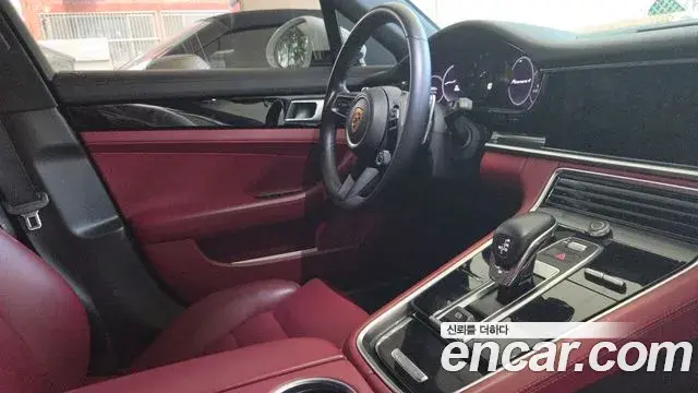 Porsche Panamera 2021 — Photo 1/8