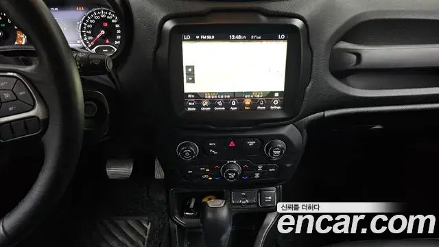 Jeep Renegade 2022 — Photo 17/20