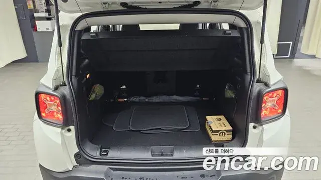 Jeep Renegade 2022 — Photo 15/20