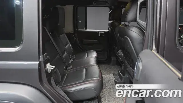 Jeep Wrangler 2021 — Şəkil 13/20