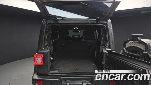Jeep Wrangler 2021 — Şəkil 16/20