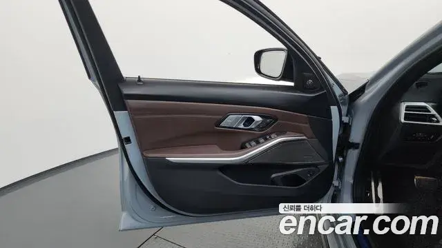 BMW 3 Series 2025 — ფოტო 4/33