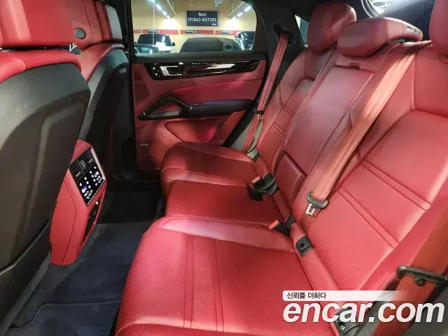 Porsche Cayenne 2020 — Фото 16/20