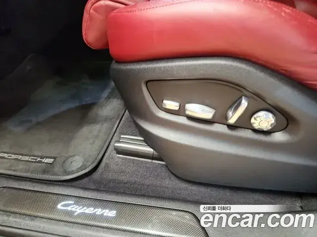 Porsche Cayenne 2020 — Фото 18/20