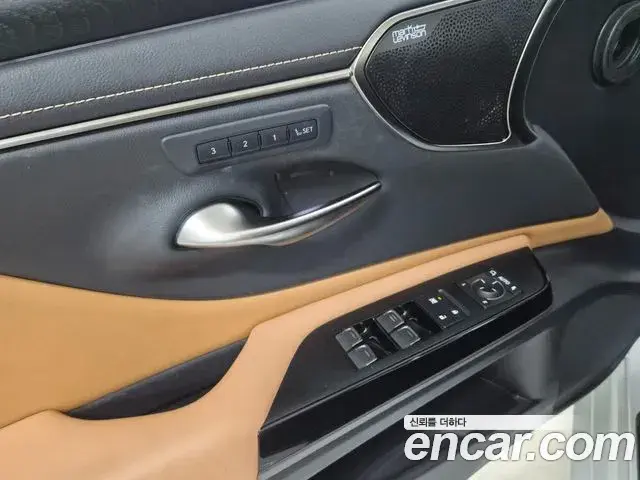 Lexus ES300h 2022 — Photo 2/15