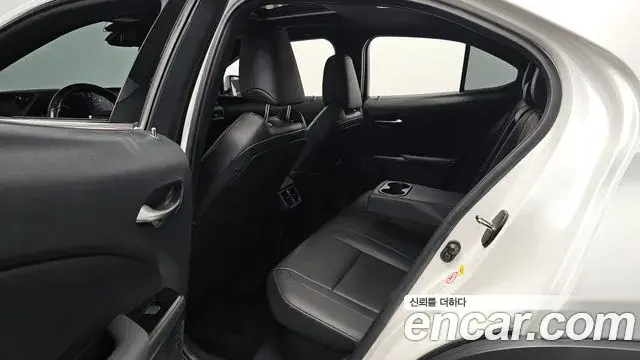 Lexus UX250h 2019 — Фото 12/20