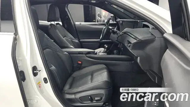 Lexus UX250h 2019 — Photo 13/32