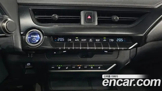 Lexus UX250h 2019 — Photo 17/32