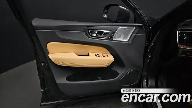 Volvo XC60 2024 — Photo 26/37