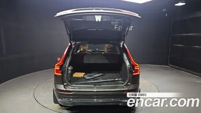 Volvo XC60 2024 — Photo 28/37