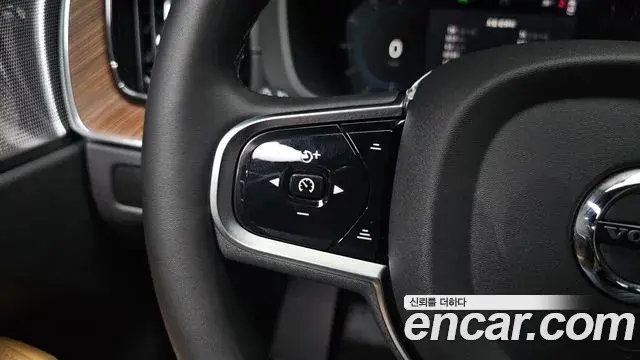 Volvo XC60 2024 — Photo 12/37