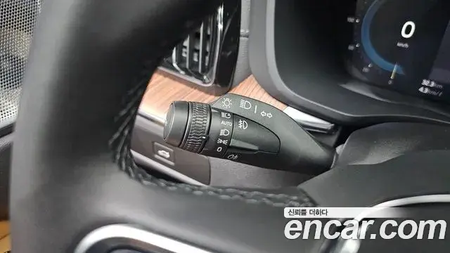 Volvo XC60 2024 — Photo 10/37