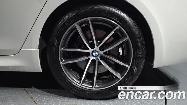 BMW 5 Series 2023 — ფოტო 27/38