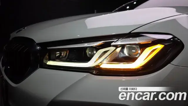 BMW 5 Series 2023 — ფოტო 28/38