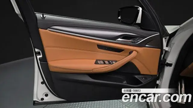 BMW 5 Series 2023 — ფოტო 18/38