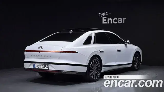 Hyundai Grandeur 2023 — Photo 1/19
