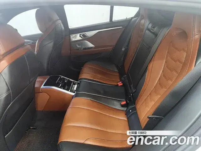 BMW 8 Series 2023 — Фото 11/20