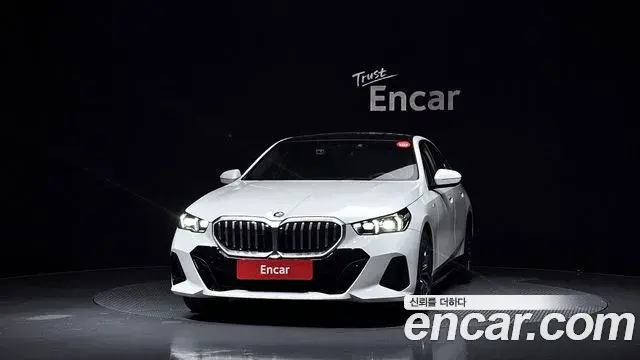 BMW 5 Series 2025 — ფოტო 21/40