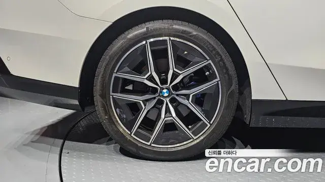 BMW 5 Series 2025 — ფოტო 25/40