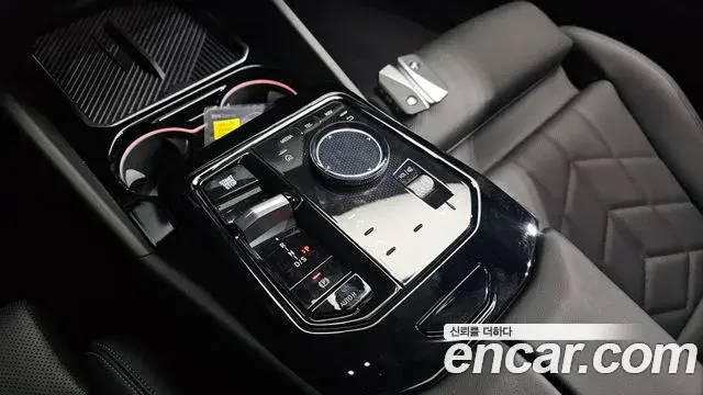 BMW 5 Series 2025 — ფოტო 14/40
