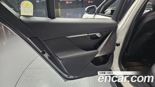 BMW 5 Series 2025 — ფოტო 34/40