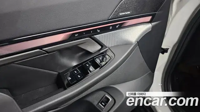 BMW 5 Series 2025 — ფოტო 11/40