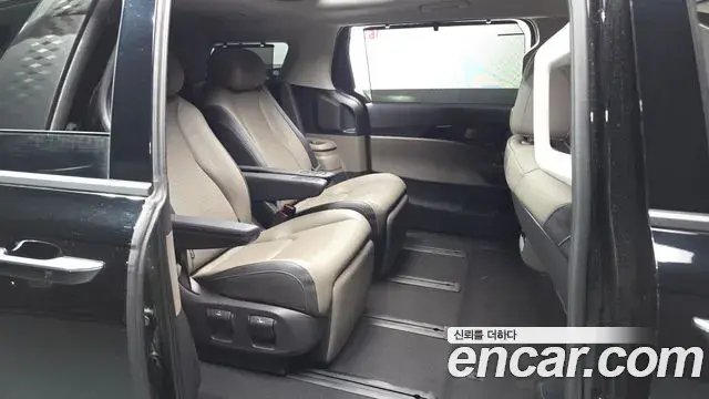 Kia Carnival 2024 — ფოტო 9/35