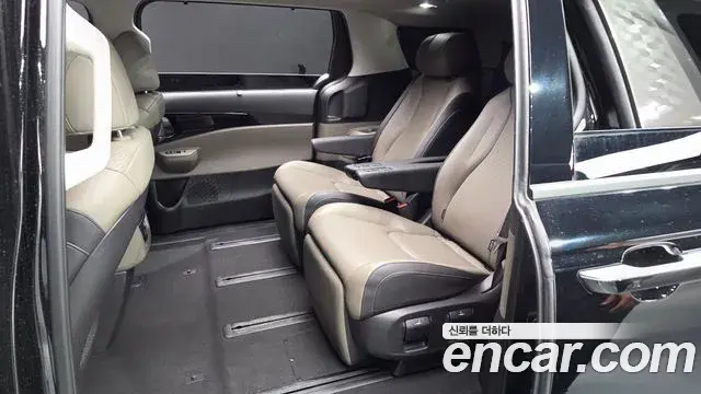 Kia Carnival 2024 — ფოტო 17/35