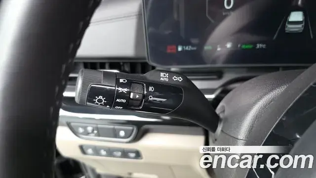 Kia Carnival 2024 — ფოტო 31/35