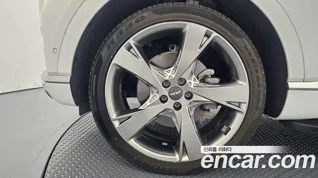 Genesis GV80 2021 — ფოტო 22/33