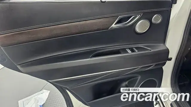 Genesis GV80 2021 — ფოტო 28/33