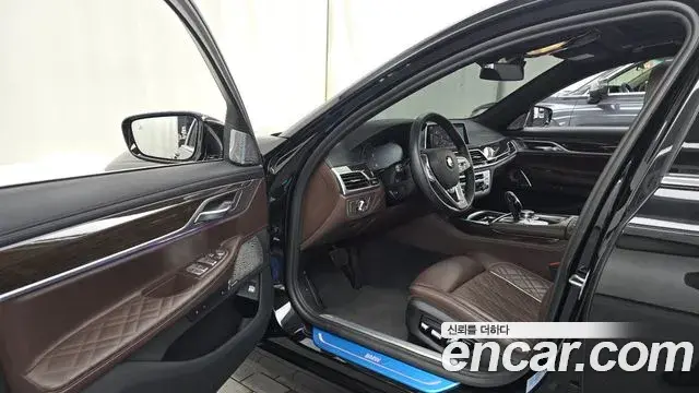 BMW 7 Series 2022 — Photo 12/20