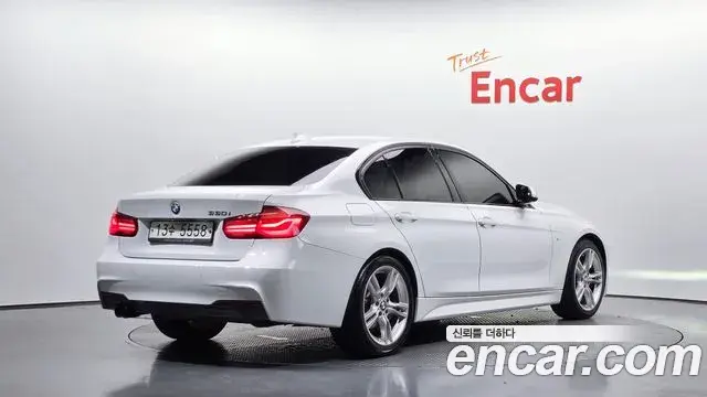 BMW 3 Series 2018 — Şəkil 31/33