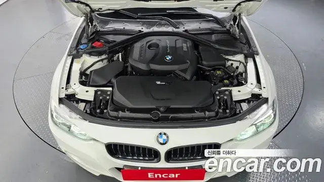 BMW 3 Series 2018 — Şəkil 11/33