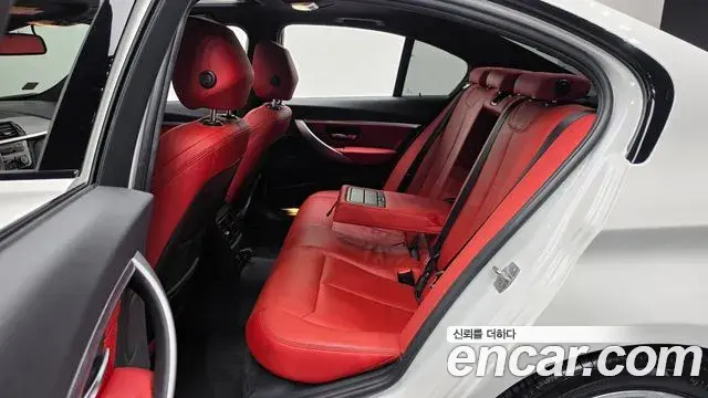 BMW 3 Series 2018 — Şəkil 26/33