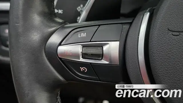 BMW 3 Series 2018 — Şəkil 16/33